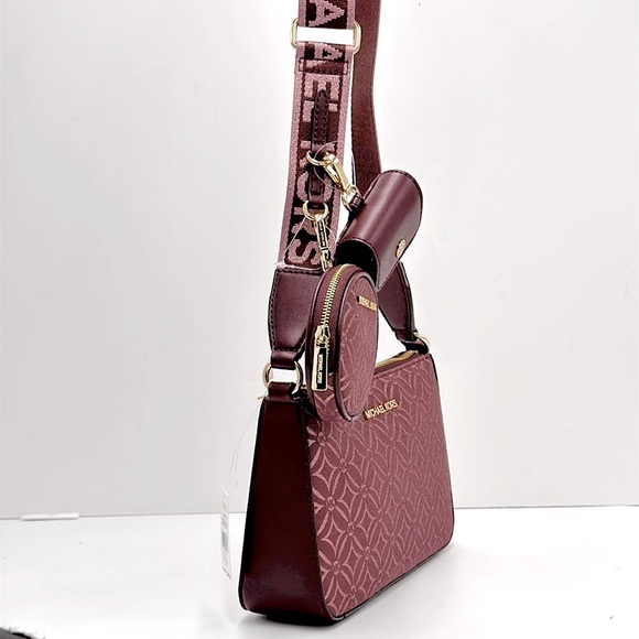 MICHAEL KORS Jet Set Travel Small Logo Jacquard Crossbody With Tech Attach
NWT - Picture 4 of 16